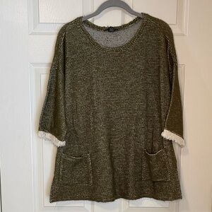 Robert Louis cotton blend sweater
Size Medium